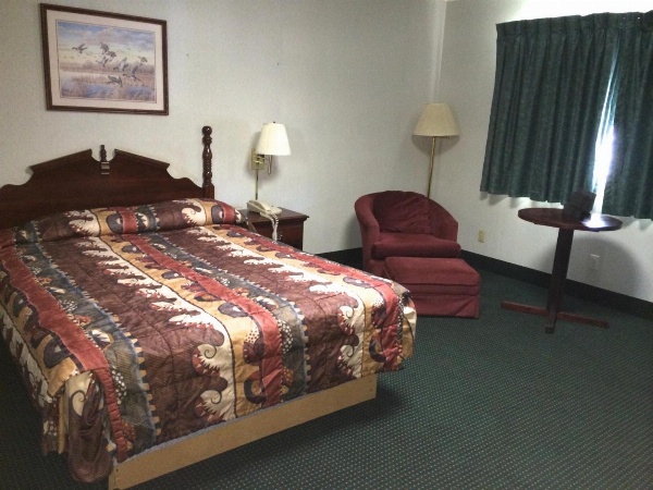 Rapids Inn And Suites image 11