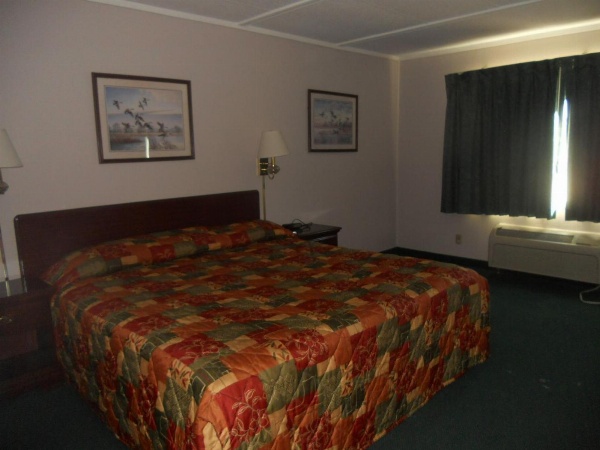 Rapids Inn And Suites image 19