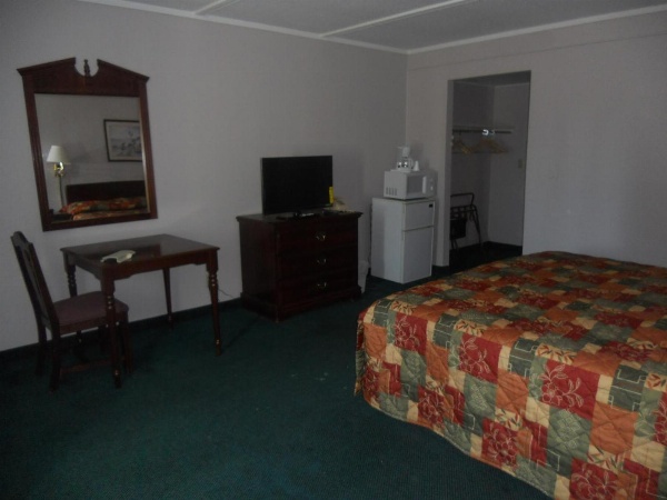 Rapids Inn And Suites image 21