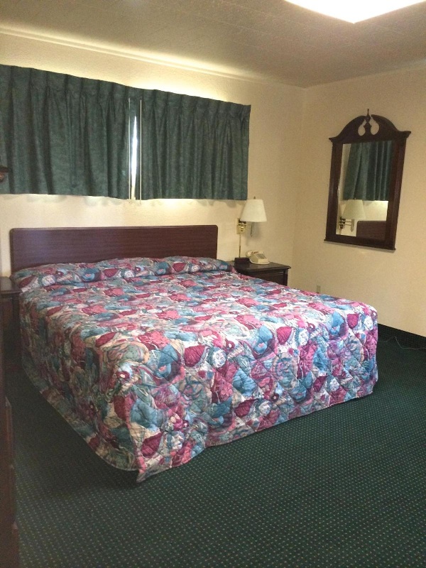 Rapids Inn And Suites image 8