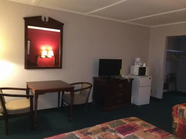 Rapids Inn And Suites 10