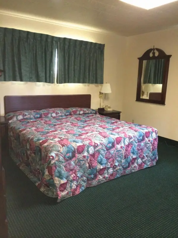 Rapids Inn And Suites 8